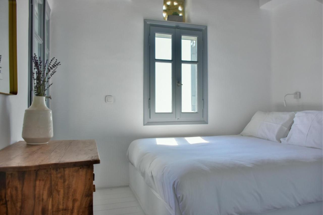 Living Theros Luxury Suites Kardhiani Exterior photo