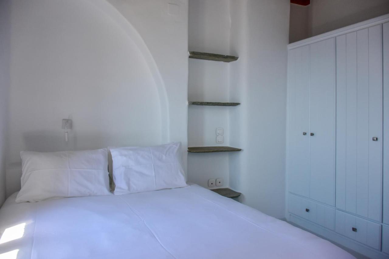 Living Theros Luxury Suites Kardhiani Exterior photo