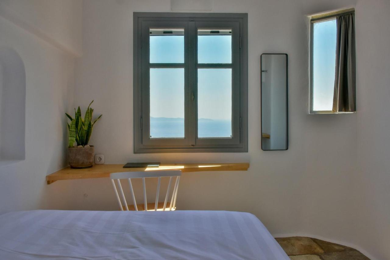 Living Theros Luxury Suites Kardhiani Exterior photo