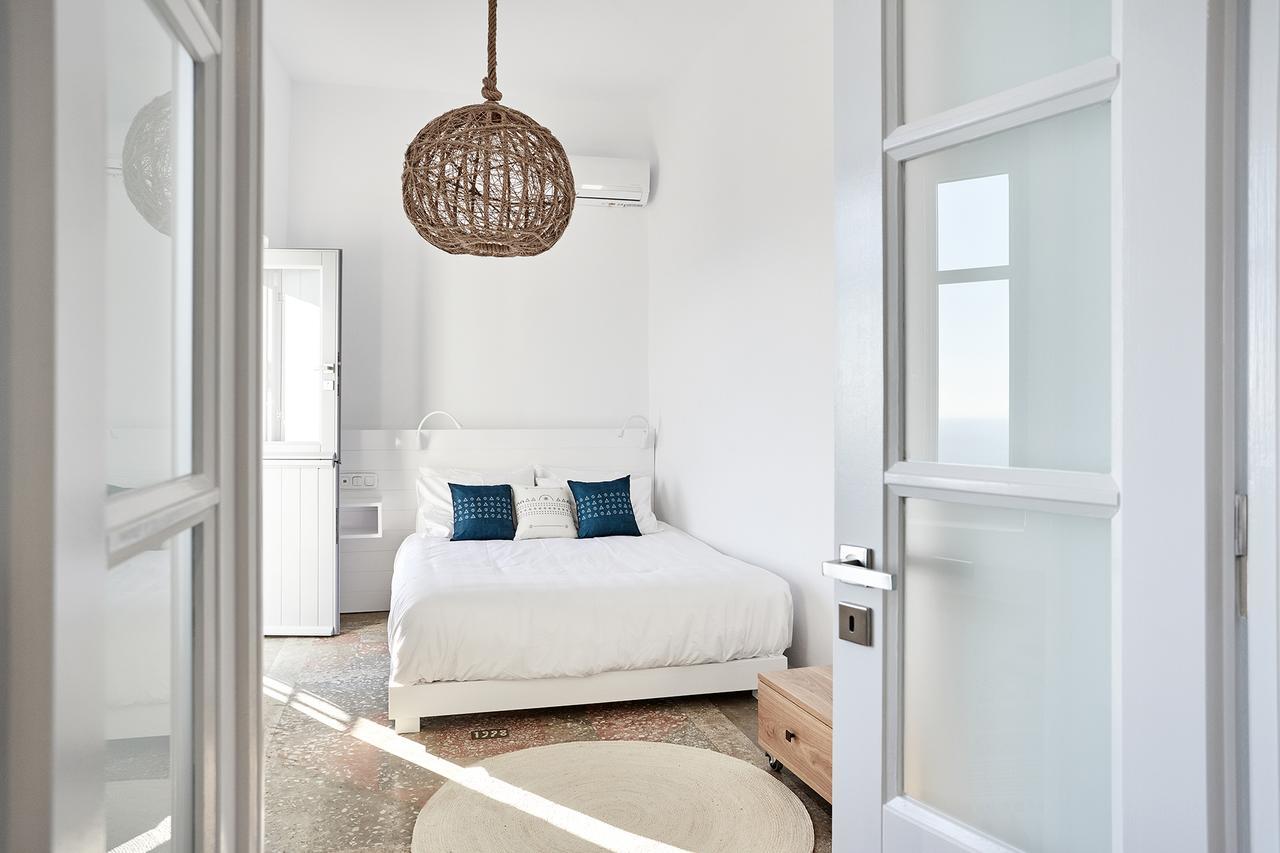 Living Theros Luxury Suites Kardhiani Exterior photo