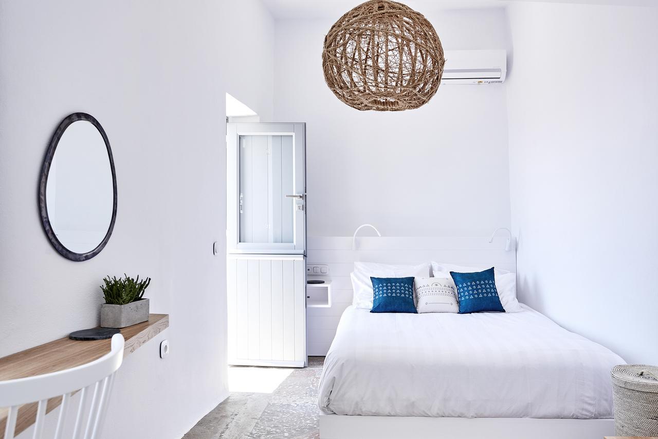 Living Theros Luxury Suites Kardhiani Exterior photo