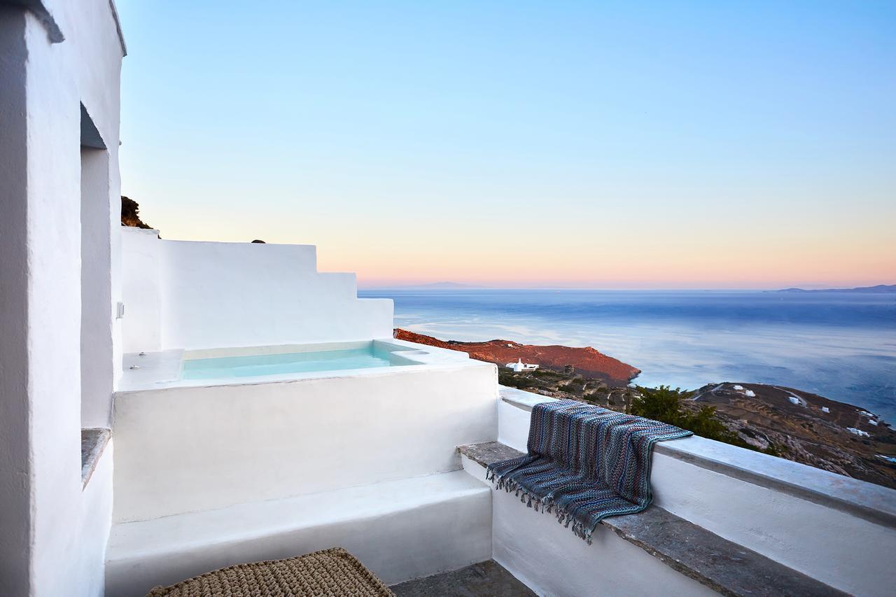 Living Theros Luxury Suites Kardhiani Exterior photo